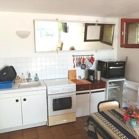 T2 36 M2, Rdc De Villa, Clim, Gd Jardin Clos, Animx Ok, Quartier Mt Faron Tres Calme, Wifi, Parking * Toulon